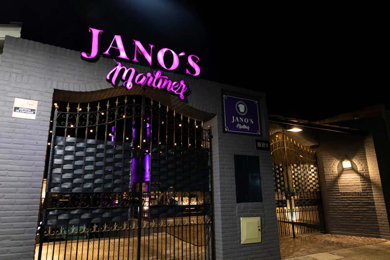 Jano’s Martinez